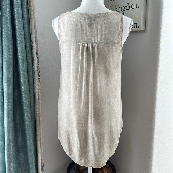 Eileen Fisher 100% silk Top Women XS Sleeveless Blouse Pearl Button Cream/white - Picture 3 of 8